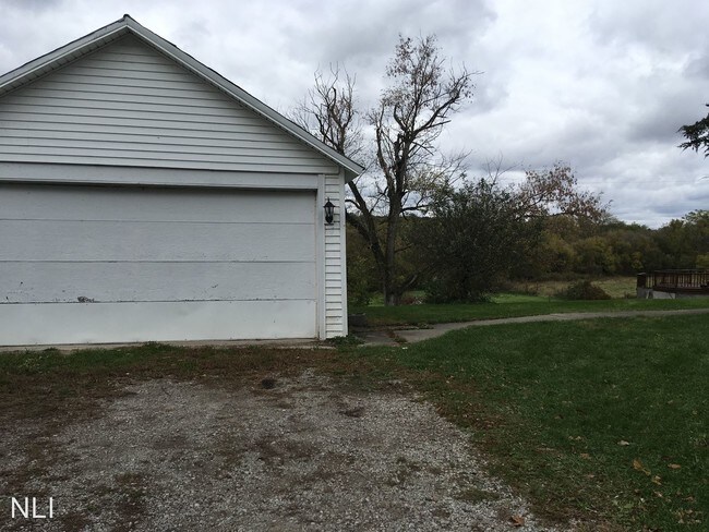 Building Photo - 3 br, 1.5 bath House - 7631 Hollopeter Rd
