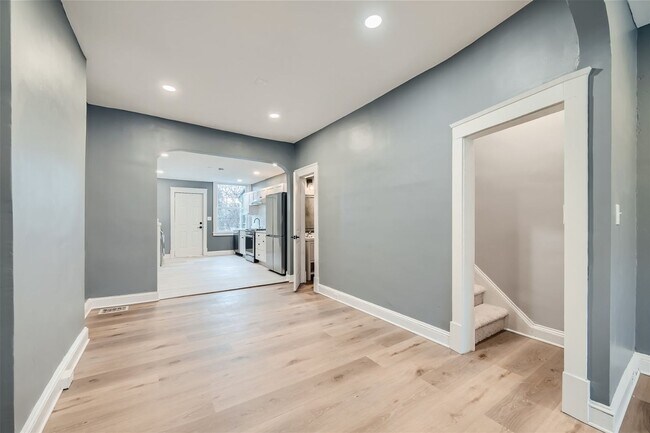 Foto del edificio - 3 beds 1.5 Baths | $1650 | 1642 Ashburton ...