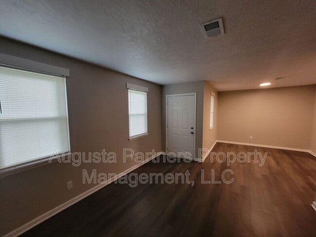 Building Photo - 139 Stoneybrooks Pl