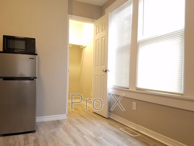 Foto del edificio - 110 W Lindburg St