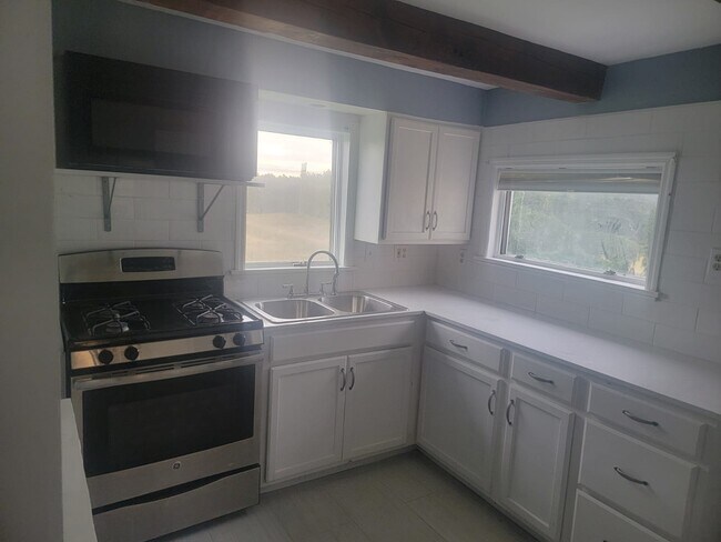 Building Photo - 595 Currybush Rd