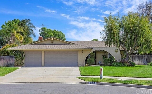 Foto del edificio - 3055 Shade Tree Ln