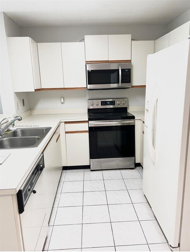 Foto del edificio - 2913 Edgehill Ln