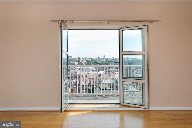 Foto del edificio - 250 S President St