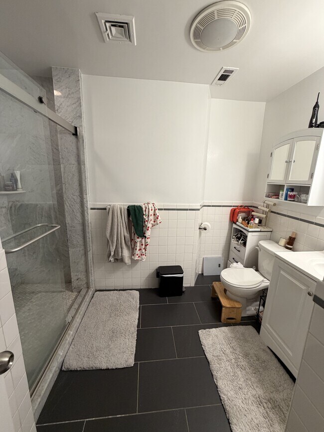 Building Photo - 1404 Beacon St