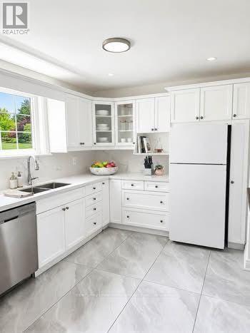 Building Photo - 240 Parkview Hill Crescent