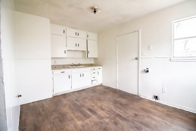 Foto del edificio - Updated 3 bedroom 1 bath single family hom...