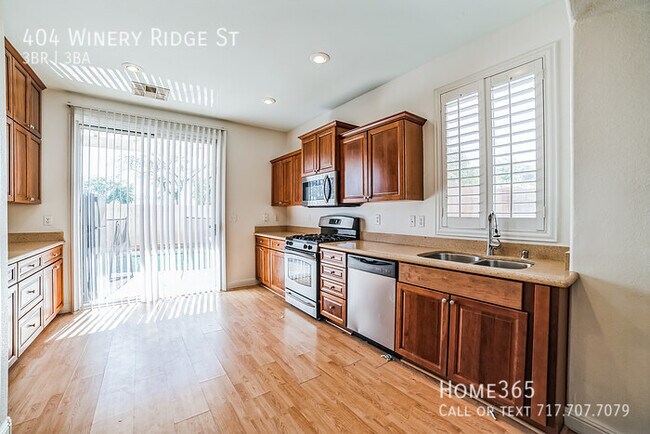 Foto del edificio - Beautiful 3 Bedroom 3 Bathroom Home - Look...