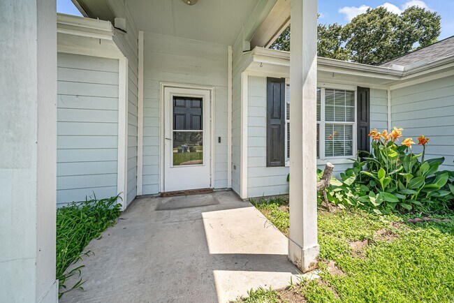 Foto del edificio - 16393 Ryan Guinn Way