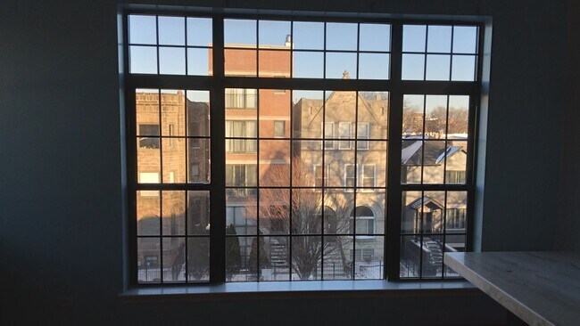 Ventana delantera - 4820 S Champlain Ave