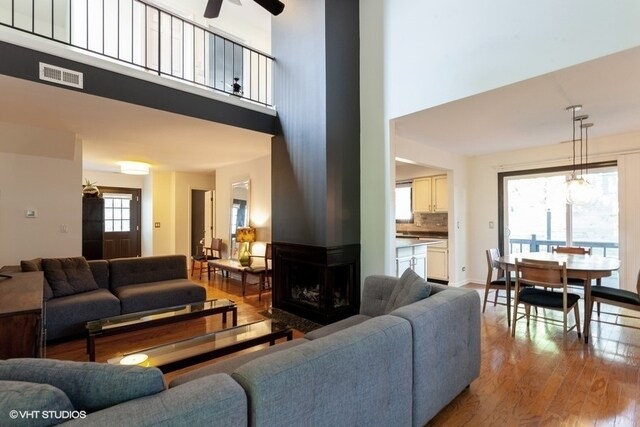 Foto del edificio - 1049 Devonshire Ave