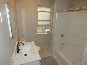 Building Photo - 135 Park St