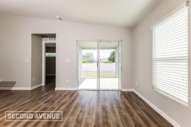 Building Photo - 1423 NE 16th Pl