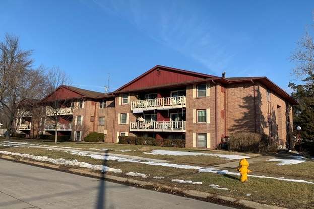 Building Photo - 7815 Douglas Ave