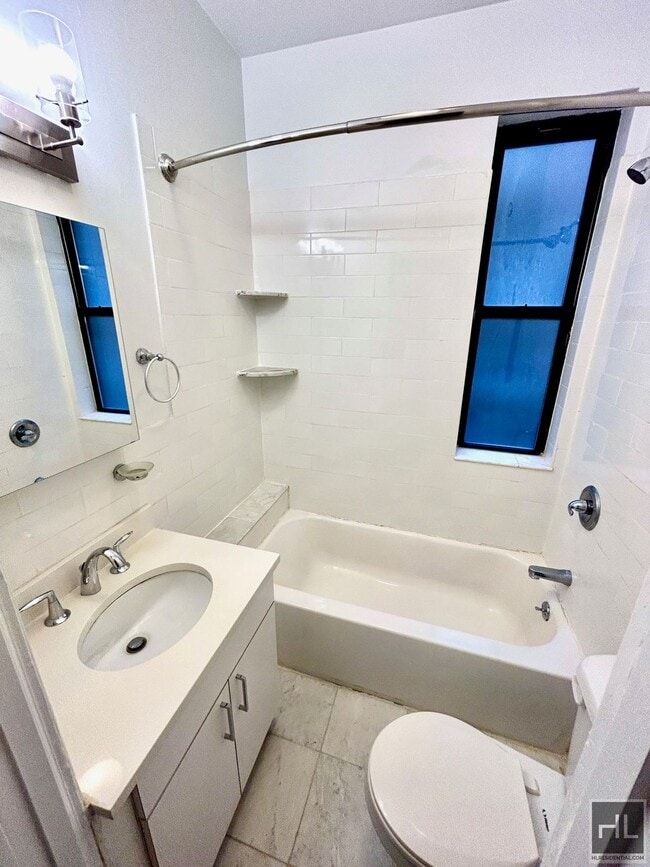 Building Photo - AMAZING ONE BEDROOM APARTMENT!! AMAZING DE...