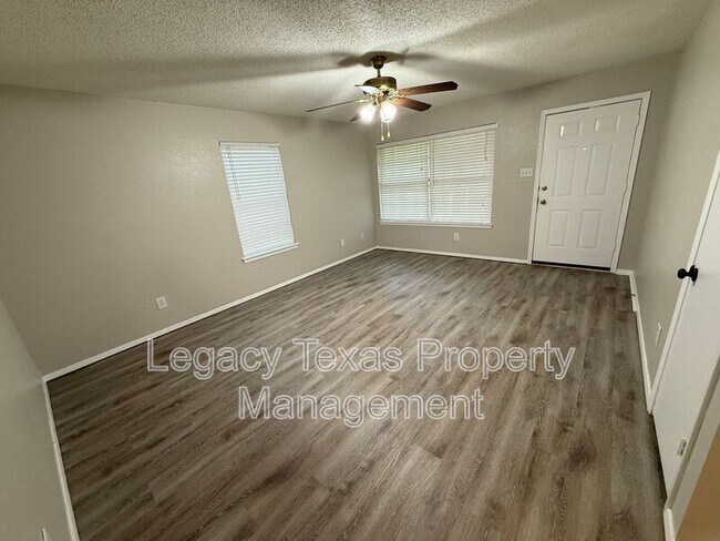 Foto del edificio - 516 Highpoint Dr