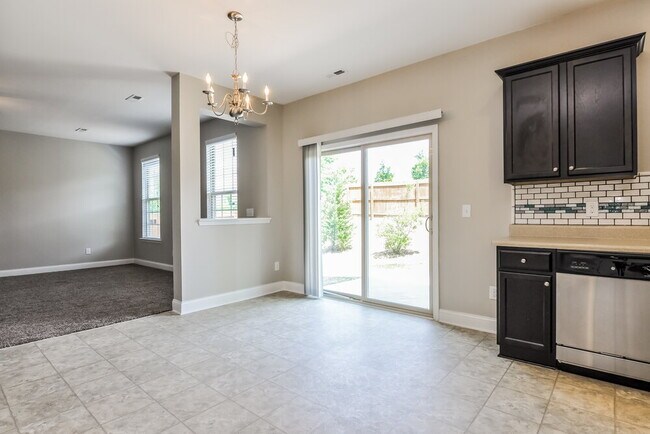 Foto del edificio - 128 Outwater Ridge Dr