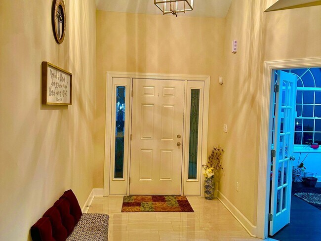 Foto del edificio - 3 Bedroom semi furnished Duplex type House in Imperial