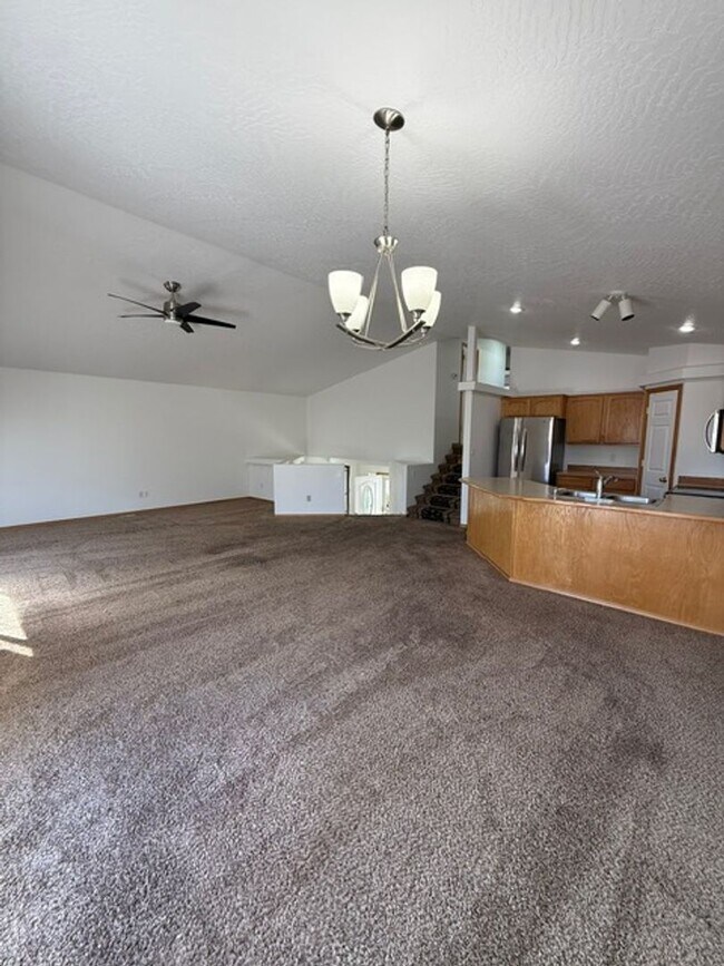 Foto del edificio - Spacious 4 Bed, 3 Bath Home in Cheney, WA