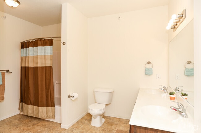 1BR, 1BA - 1,024 SF - The Ponds at Heritage Place