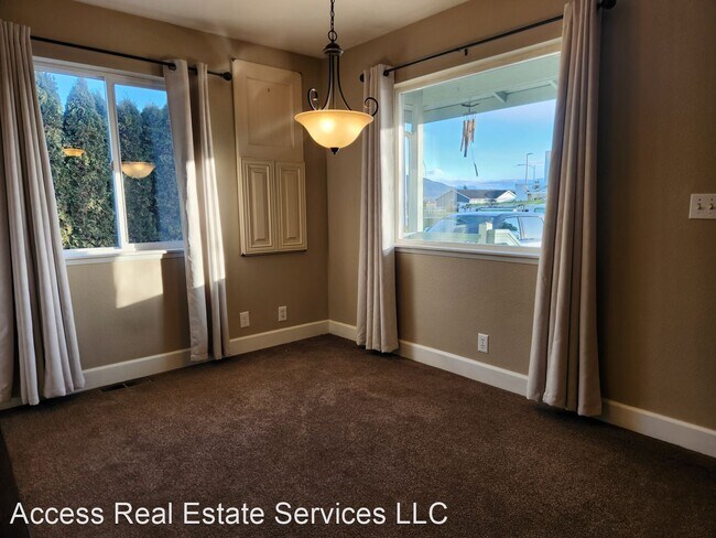 Building Photo - 3 br, 2 bath House - 313 E Main St