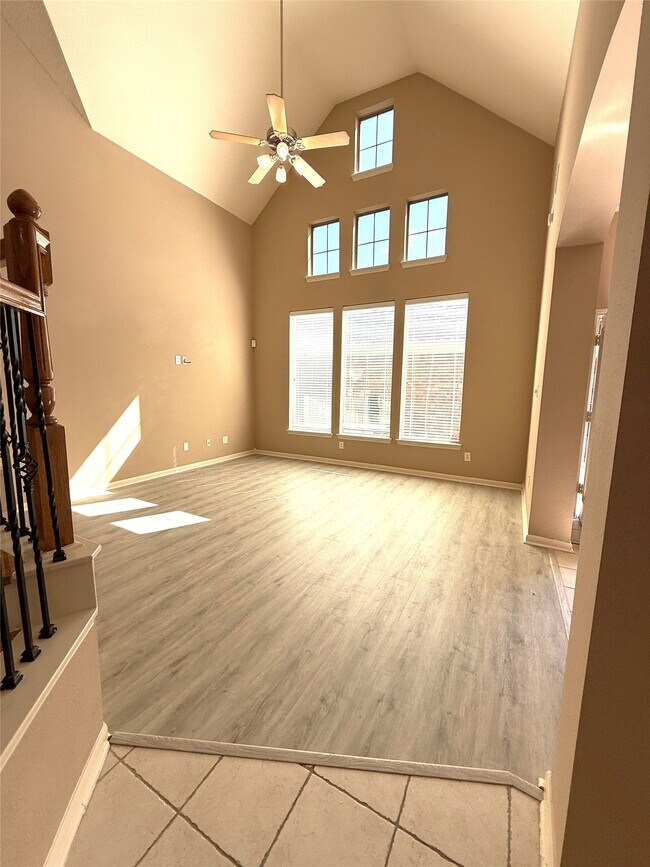 Foto del edificio - 3305 Knollcrest Ln