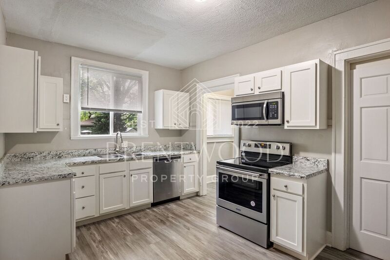 Foto principal - 3041 N Delaware St