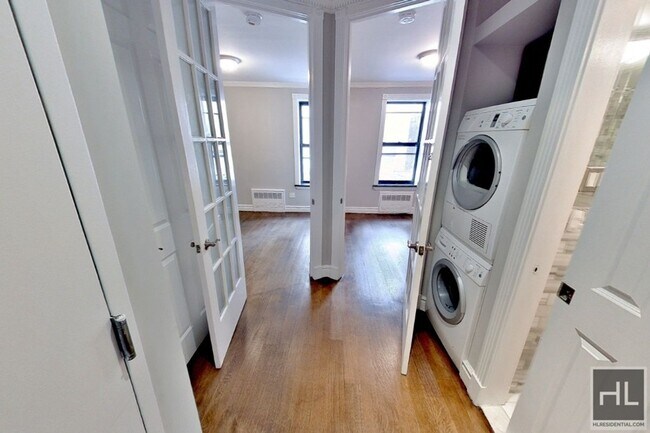 Building Photo - 1ST AVE.