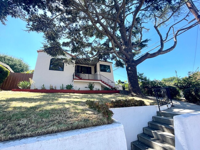 Building Photo - Beautiful 4B/2BA 1930's Spanish Style Home!