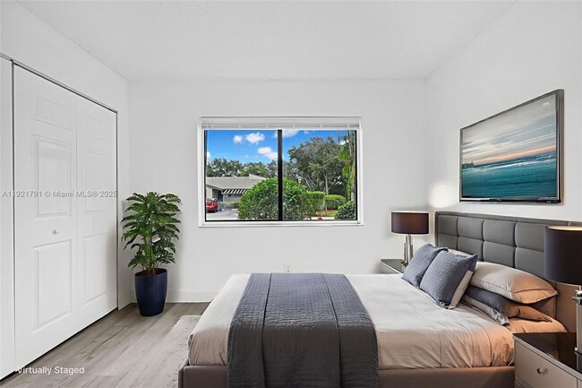 Foto del edificio - 453 Lakeview Dr