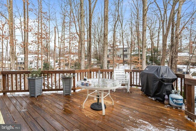 Foto del edificio - 9900 HEMLOCK WOODS Ln