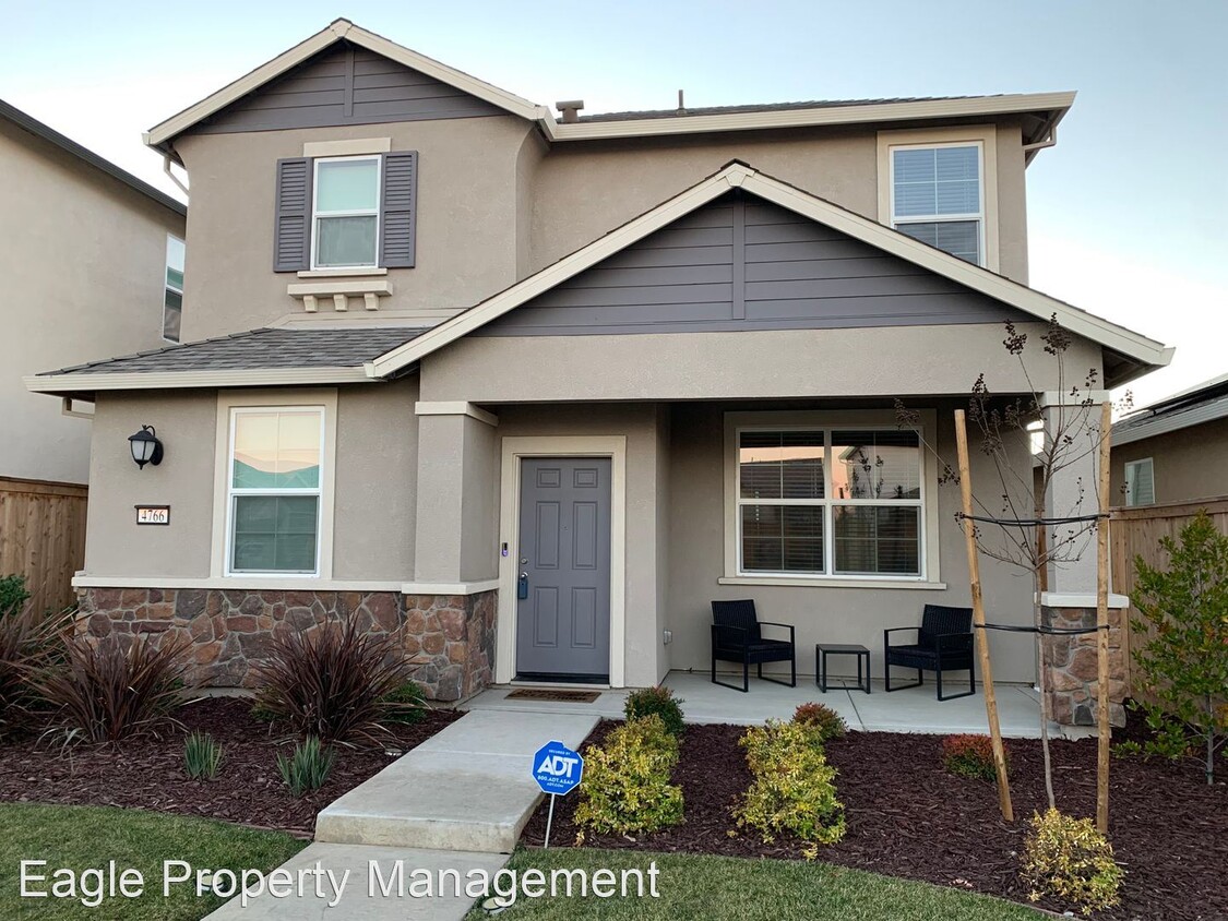 Primary Photo - 4 br, 2.5 bath House - 4766 Emerald Way