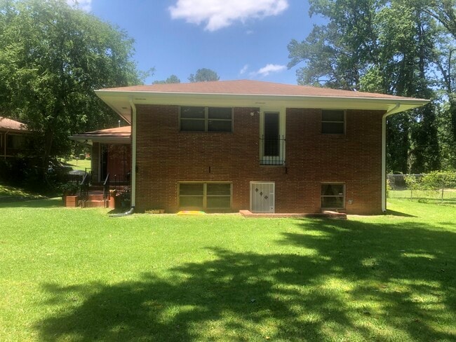 Foto del edificio - 215 W Lake Dr NW