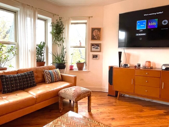 Building Photo - 3914 W Cortland St