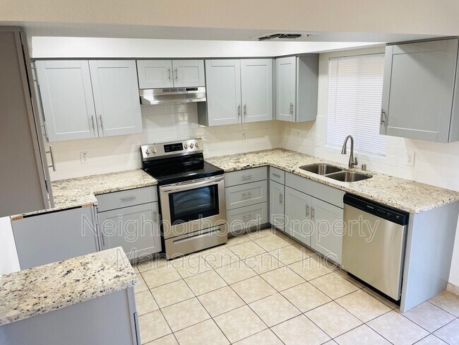 Foto del edificio - 5534 W Vartikian Ave