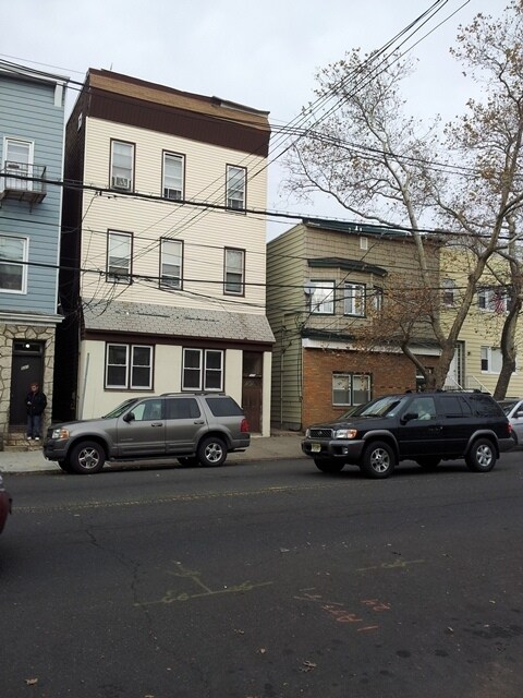 Building Photo - 333 Avenue E