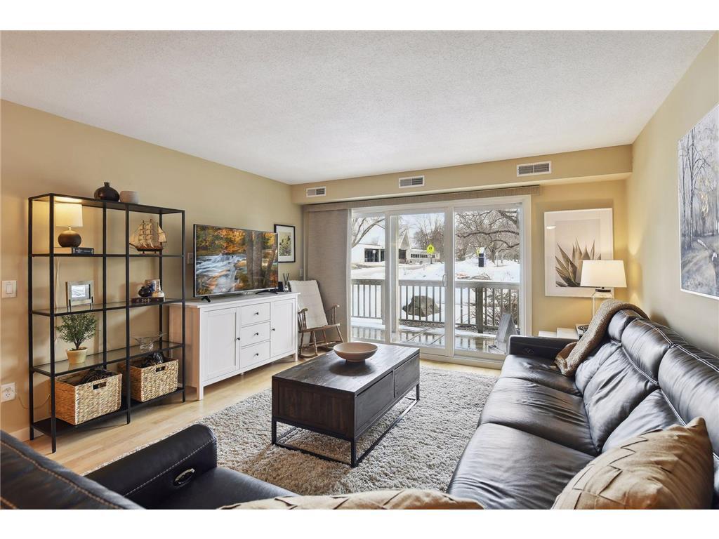 5424 France Ave S Unit 105A, Edina, MN 55410 Room for Rent in Edina