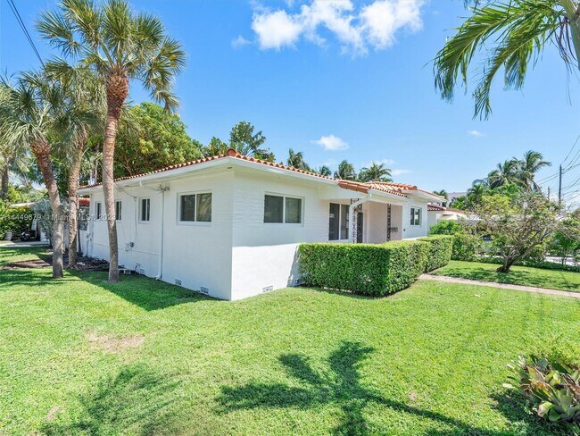 Foto del edificio - 9289 Dickens Ave