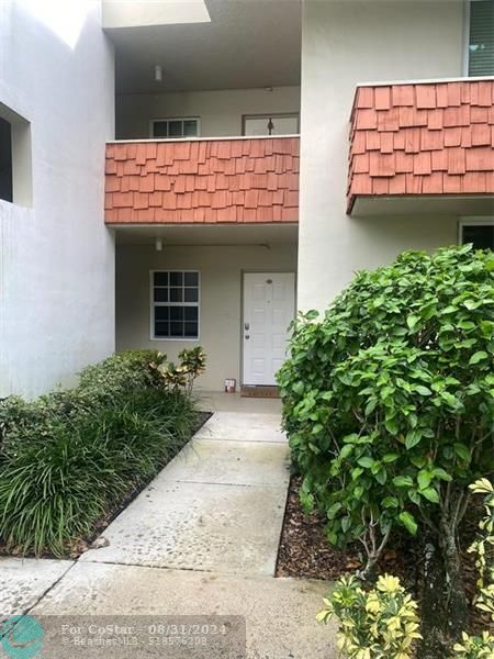 Foto principal - 802 Cypress Blvd