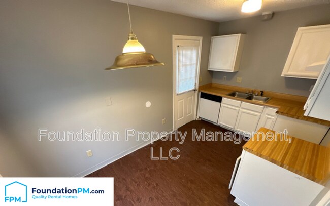 Foto del edificio - 2911 Lake Park Rd