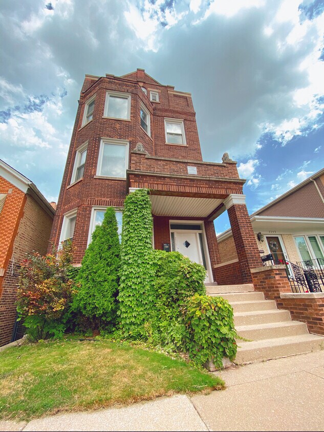 Primary Photo - 3347 S Emerald Ave