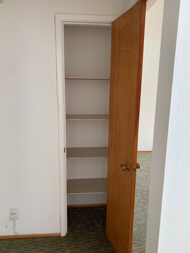 linen closet - 422 Arguello Blvd