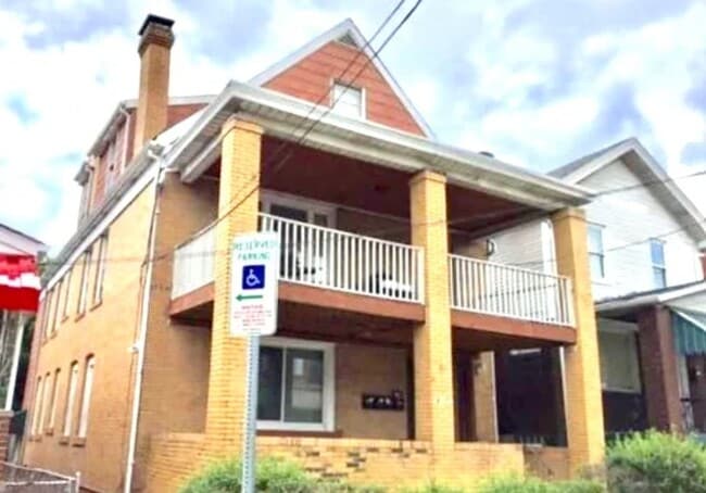 Building Photo - 817 Anaheim St