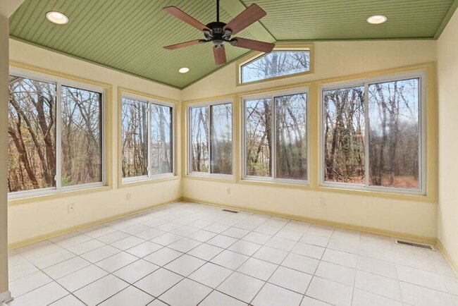 Foto del edificio - 4319 Valley Hollow Dr NE