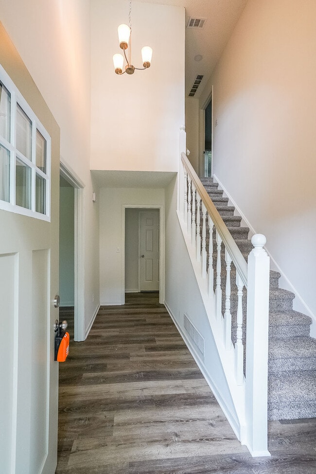 Foto del edificio - 317 E Claiborne Ct