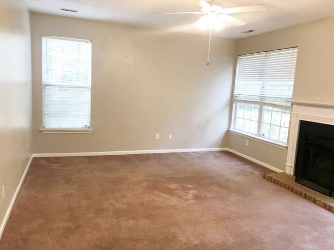 Building Photo - Oakbrooke Meadows