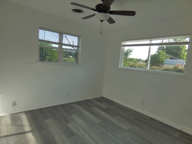Foto del edificio - 3627 Bowling Ln