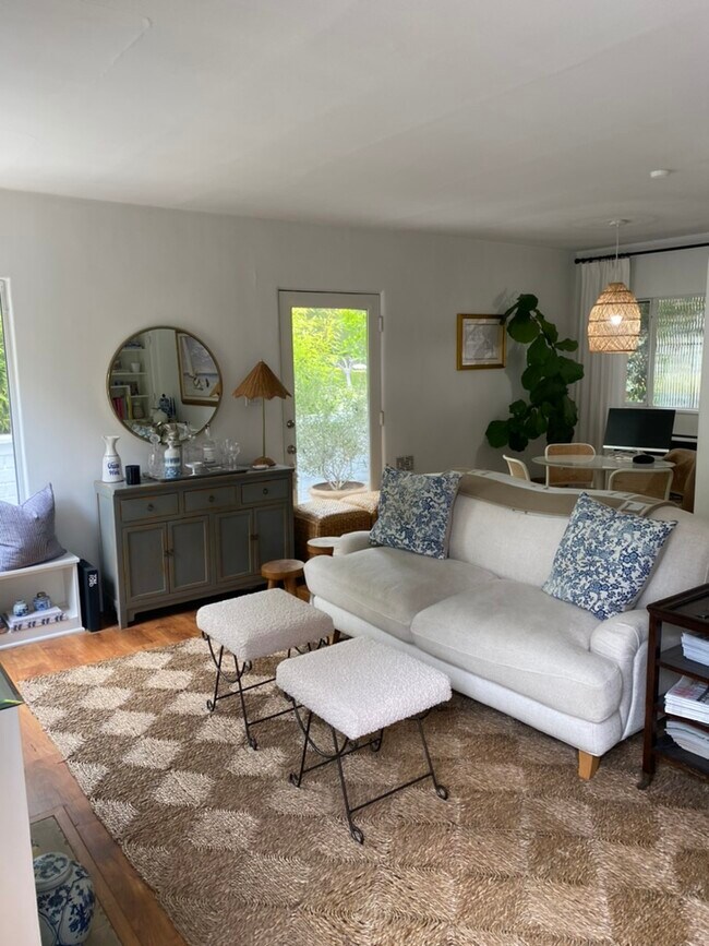 Building Photo - 952 17th St