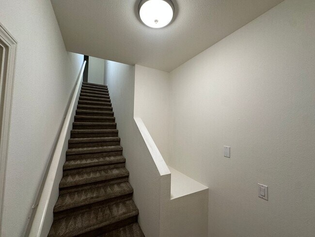 Foto del edificio - 2 bedroom at Tanamera now available!