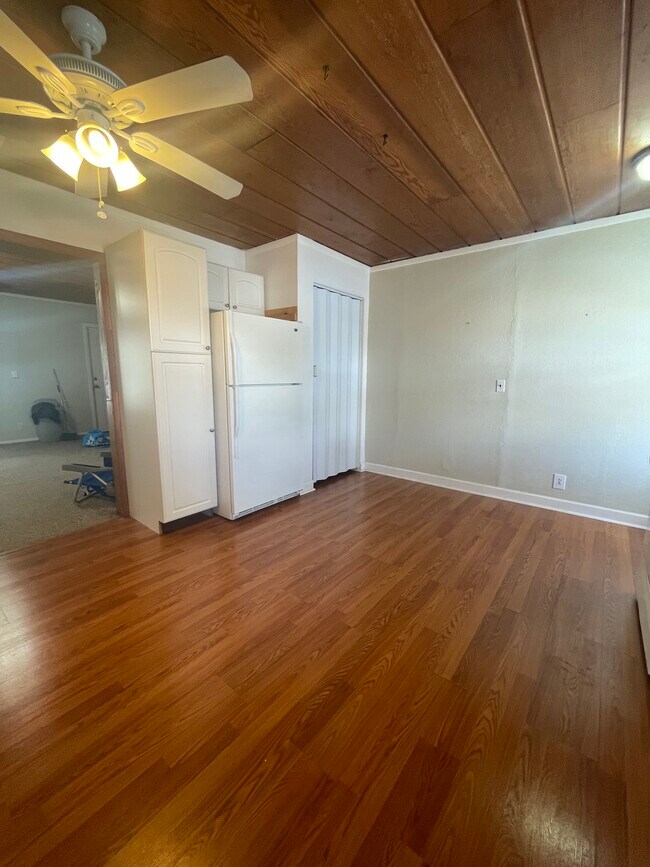 Foto del edificio - 15848 Lake Iola Rd
